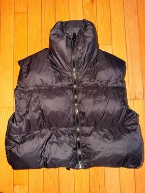 Women’s Short feminine polyester puffer zip up vest small black EUC